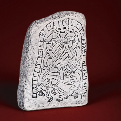 Runsten  N�rke i gruppen Present  / Runstenar hos Handfaste (2204)