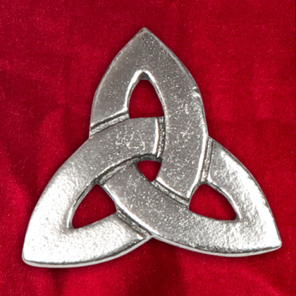 Pin Triquetra i gruppen Present  / Pins hos Handfaste (2753)