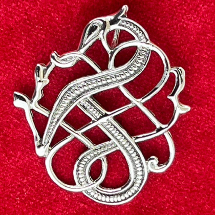 Silverh�nge  Urnesdjur  4 cm i gruppen Smycken / Vikingah�ngen hos Handfaste (4210)