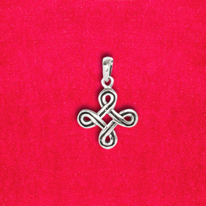 Silverhnge  St Hans kors  2 cm i gruppen Smycken / Vikingahngen hos Handfaste (4261)