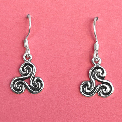 Triskel  �rh�nge i gruppen Smycken / �rh�ngen hos Handfaste (4835)