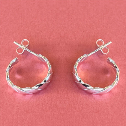 Stud earrings in the group Jewellery / Earrings at Handfaste (4857)