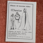 Medeltida kldmnster  Mantlar