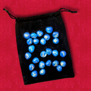 Sp�runor av bl� onyx