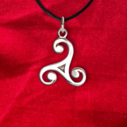 Silverhnge   Triskel  2 cm