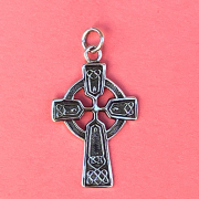 H�ngsmycke  keltiskt kors
