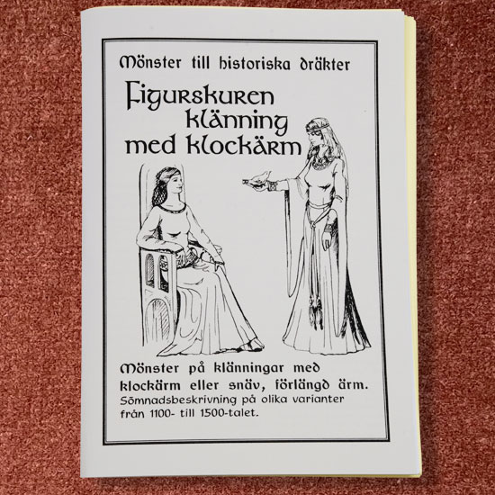 Medeltida klädmönster Figurskuren klänning | Klädmönster Kläd Mönster till historiska dräkter Figurskuren klänning med