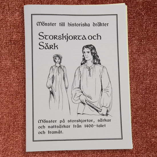 Medeltida kl�dm�nster  Storskjorta