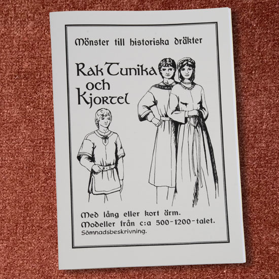 Vikingatida  kl�dm�nster  Rak tunika