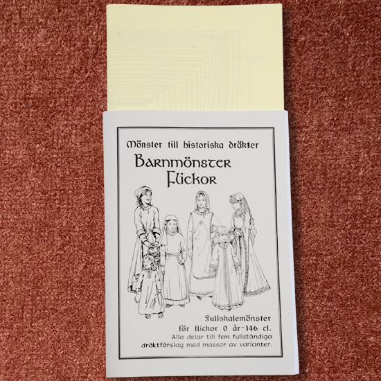 Medeltida kl�dm�nster flickor