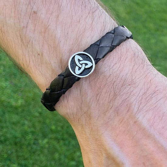 L�derarmband  Triquetra  svart